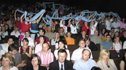 Velikibrojmladihnakoncertuoduševljenojepratioizvo?a?e.