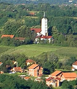 Zupna crkva Sv. Vida u barlovcima, slikana s Crkvena.